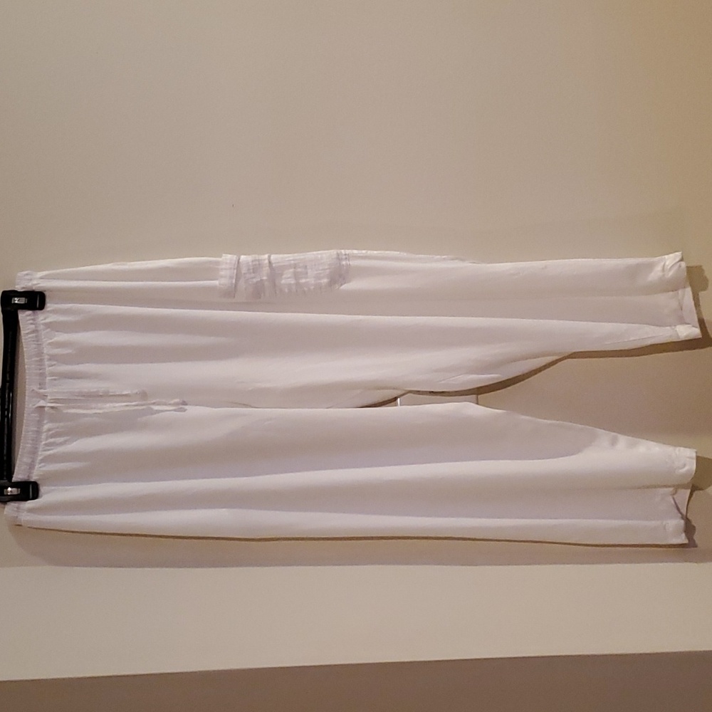 Capacity Size M White Linen Blend Pants